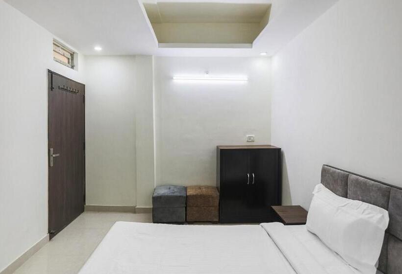 اتاق کلاسیک سه تخته, Flagship Hotel Rs