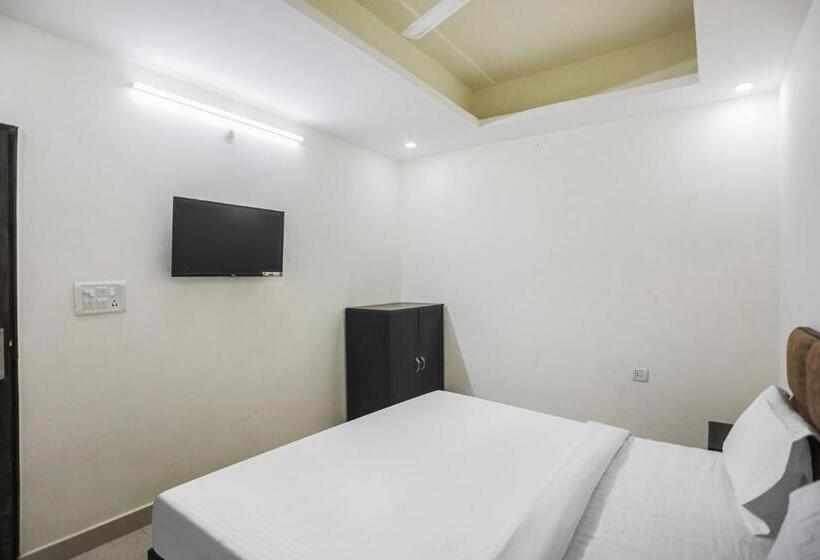 اتاق کلاسیک سه تخته, Flagship Hotel Rs