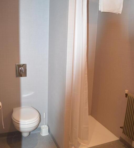 غرفة قياسية ثلاثية, Hôtel Restaurant Aux Genêts D Or