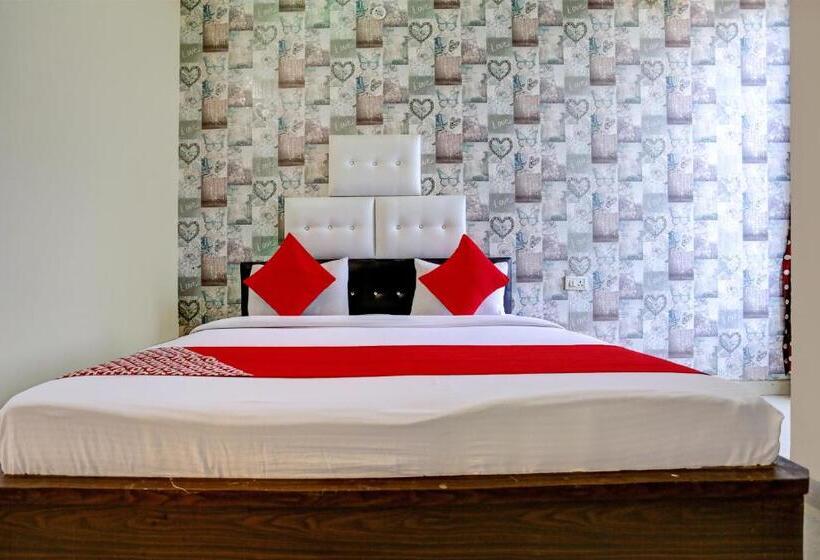 Трехместный Номер Классика, Oyo Alaska