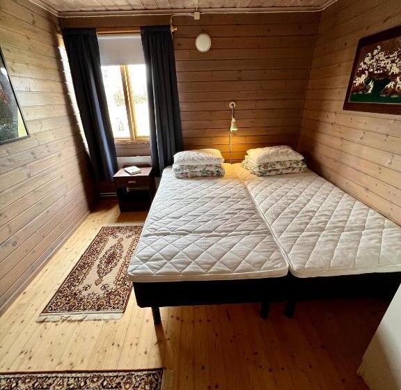 Дом 1 Спальня, Klobbars Gästhem O Stugor