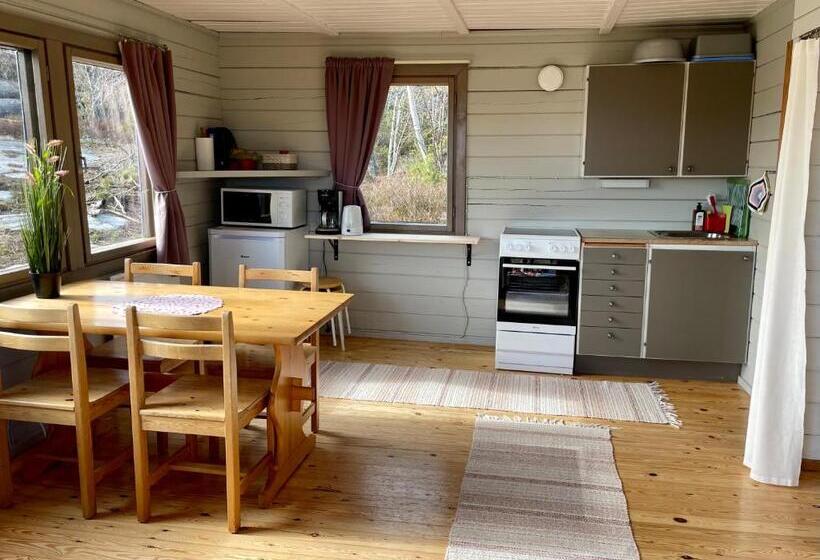 Дом 2 Спальни, Klobbars Gästhem O Stugor