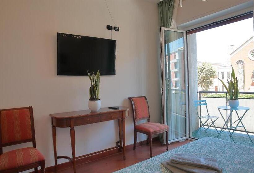 סוויטה עם טרסה, Savoia & Cavour _ Premium Signature _