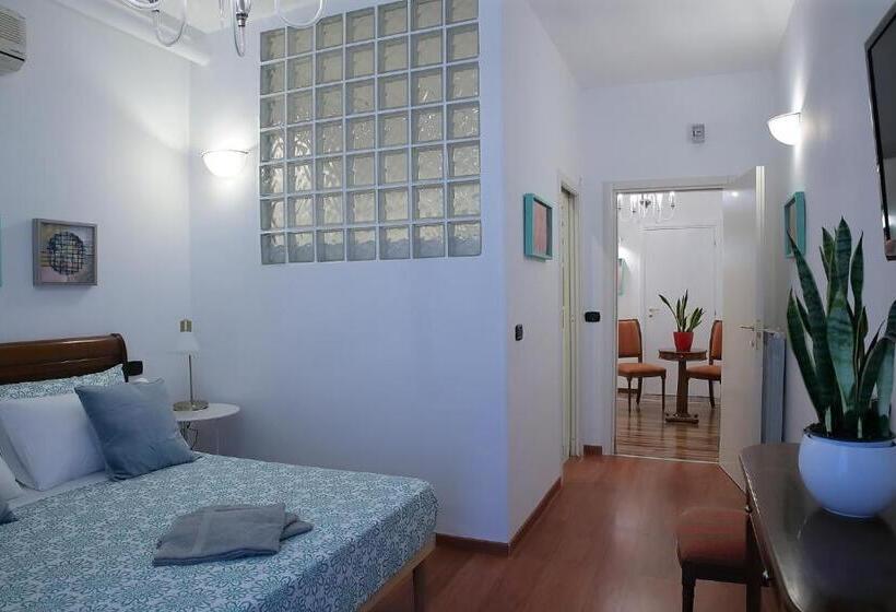 סוויטה עם טרסה, Savoia & Cavour _ Premium Signature _