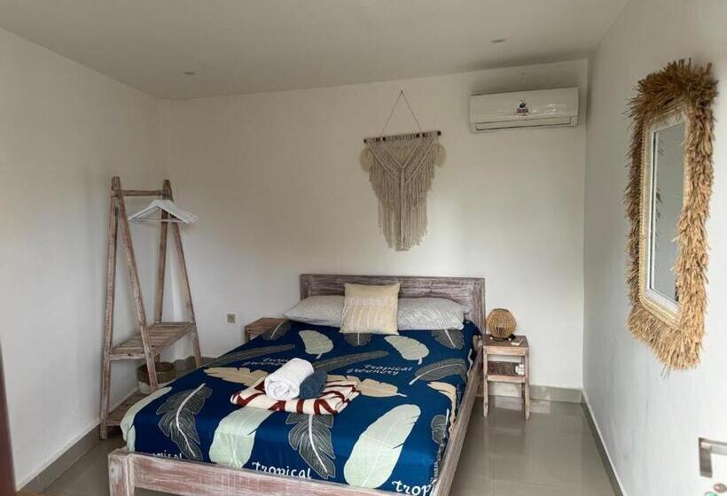 חדר סטנדרט עם מרפסת, Surf Bali Villa