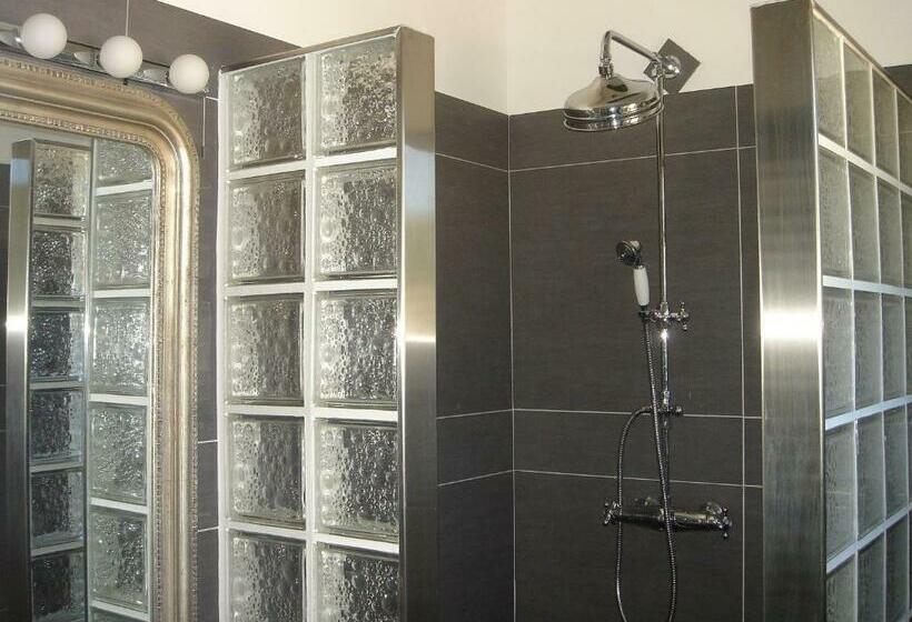 غرفة قياسية مطلّة علي الحديقة, Les Caselles De Marie