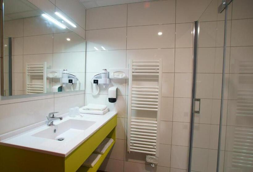 غرفة عائلية كلاسيكية, Brit Hotel Brive La Gaillarde   Restaurant La Limousine