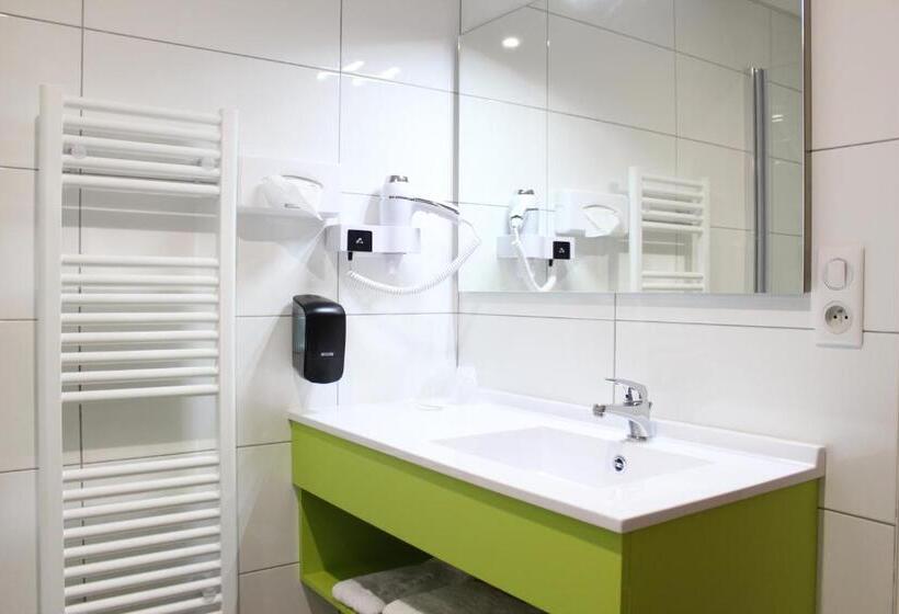 غرفة عائلية كلاسيكية, Brit Hotel Brive La Gaillarde   Restaurant La Limousine