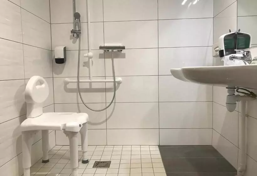 Standard Room Adapted for people with reduced mobility, Brit Hotel Brive La Gaillarde   Restaurant La Limousine