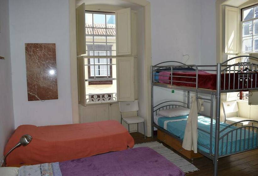 تختخواب در اتاق مشترک, Hostel Albergue La Casa Encantada