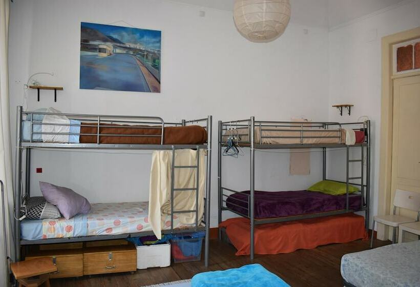 Кровать в Общей Комнате, Hostel Albergue La Casa Encantada
