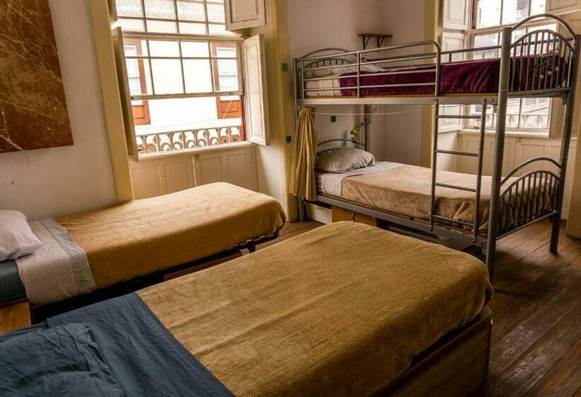 تختخواب در اتاق مشترک, Hostel Albergue La Casa Encantada