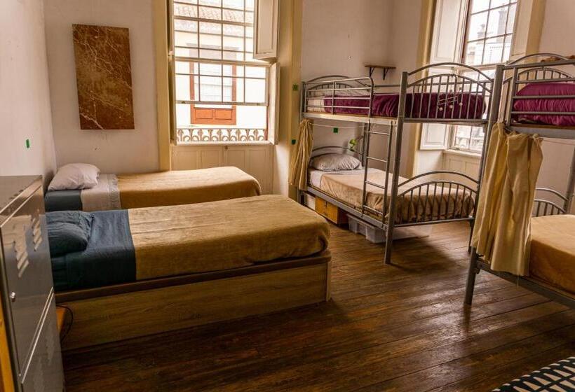 تختخواب در اتاق مشترک, Hostel Albergue La Casa Encantada