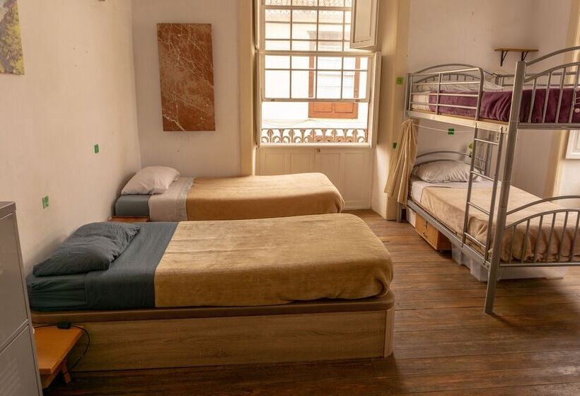 تختخواب در اتاق مشترک, Hostel Albergue La Casa Encantada
