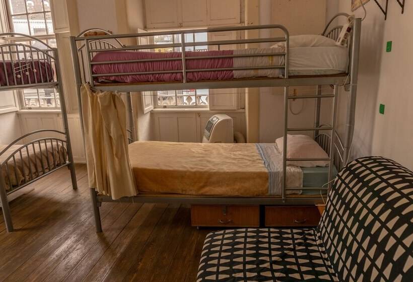 تختخواب در اتاق مشترک, Hostel Albergue La Casa Encantada