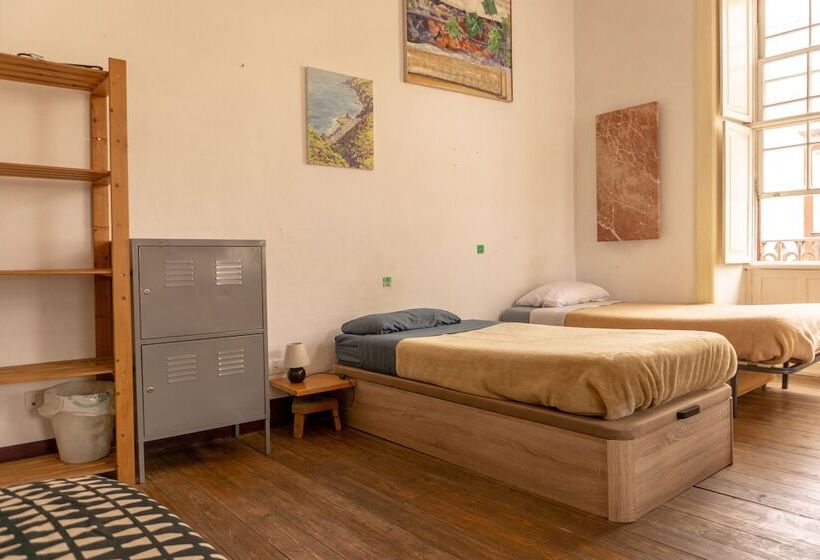 Кровать в Общей Комнате, Hostel Albergue La Casa Encantada