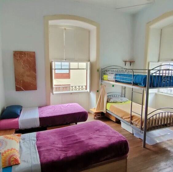 تختخواب در اتاق مشترک, Hostel Albergue La Casa Encantada