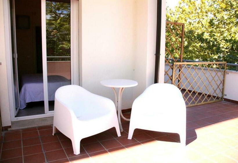 带阳台的高级房间, Alba