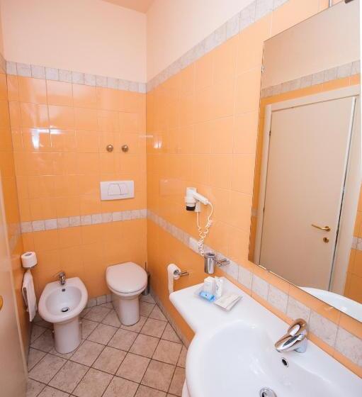 高级三人间, Alba