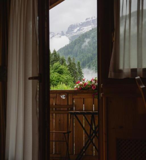 חדר סטנדרט עם מרפסת, Chalet Campiglio Imperiale