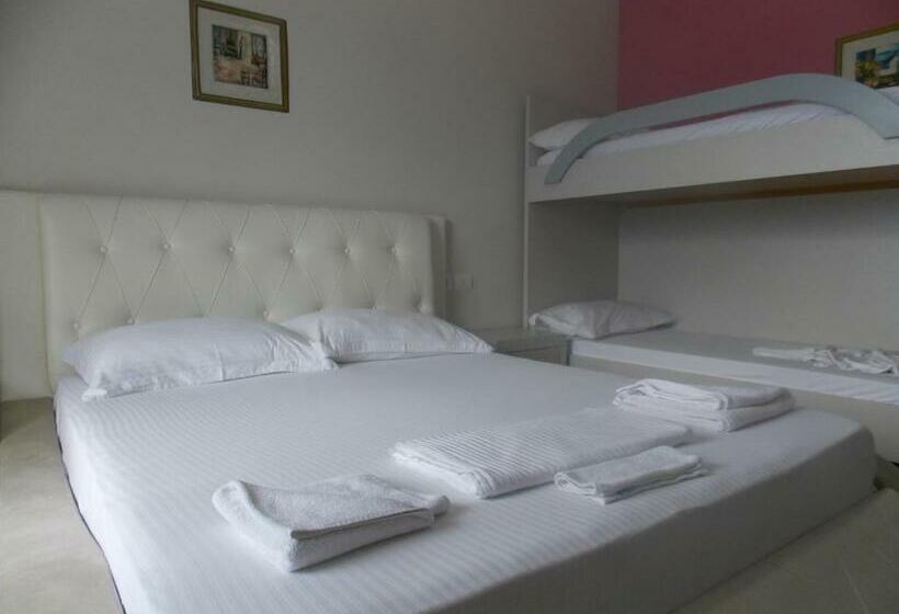 חדר סטנדרט לארבעה נוף לים, Divers