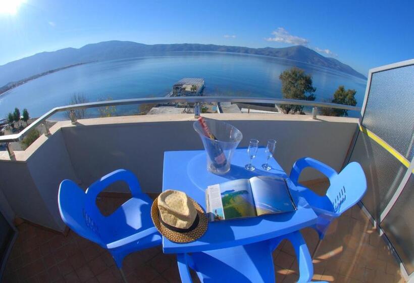 חדר סטנדרט לארבעה נוף לים, Divers