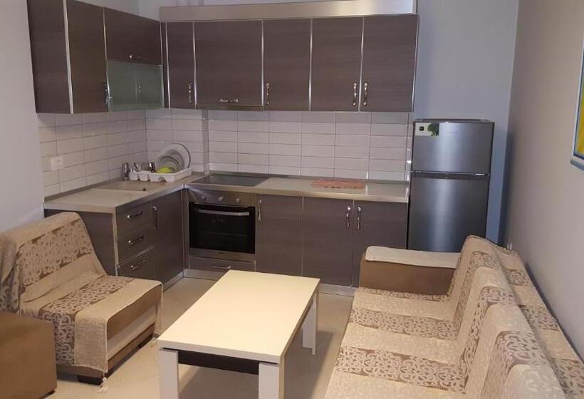 דירת חדר, Divers