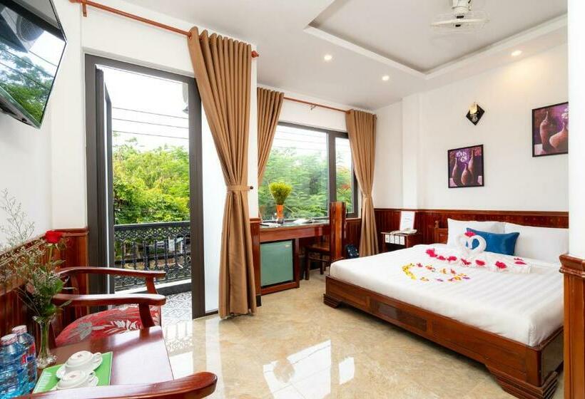 اتاق لوکس با بالکن, Family