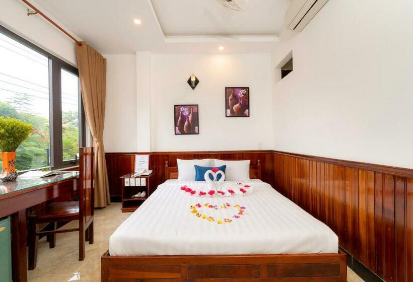 اتاق لوکس با بالکن, Family