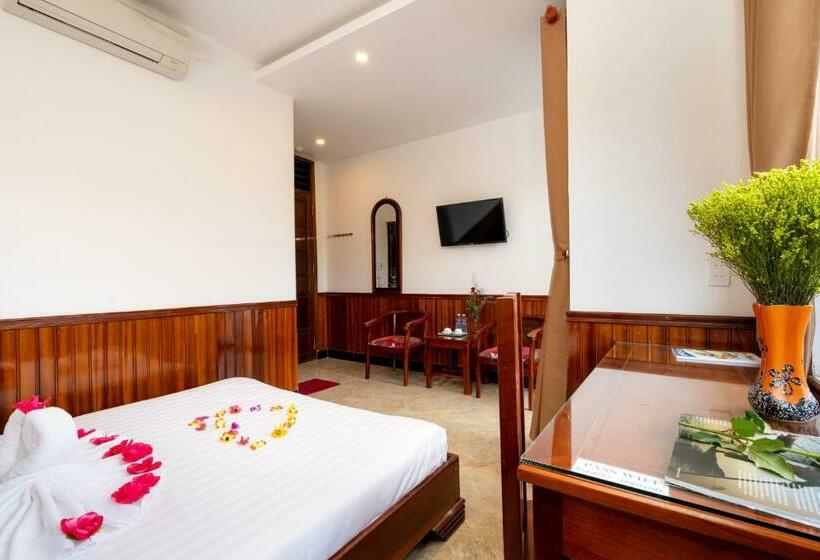 اتاق لوکس با بالکن, Family