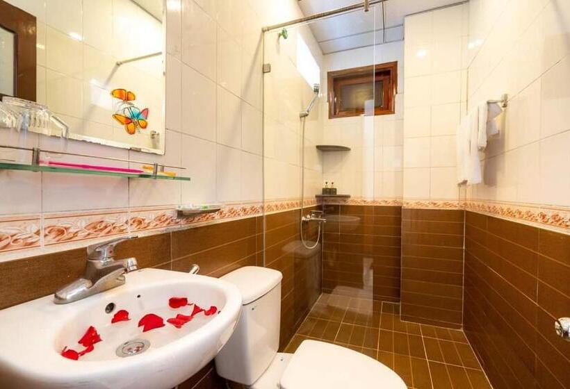 اتاق لوکس با بالکن, Family