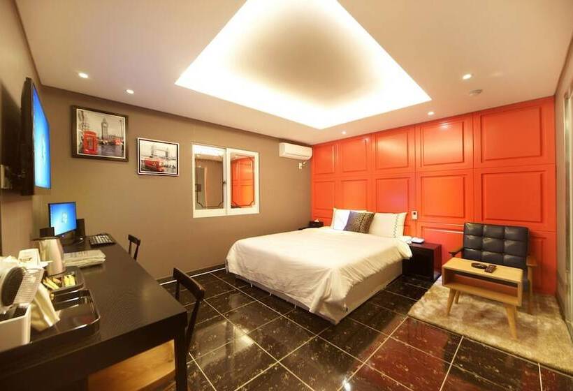 스탠다드 룸, Gurye Mari