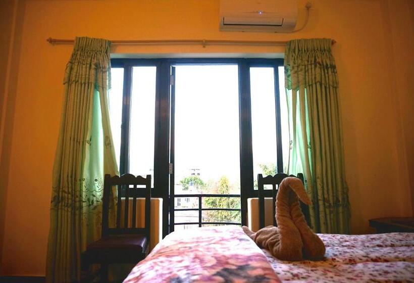 اتاق لوکس با چشمانداز, New Annapurna Guest House