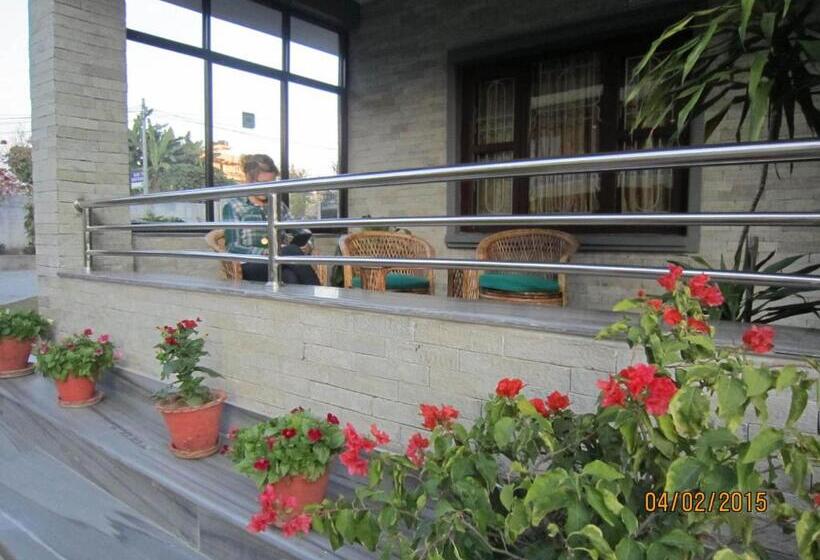 اتاق لوکس با چشمانداز, New Annapurna Guest House