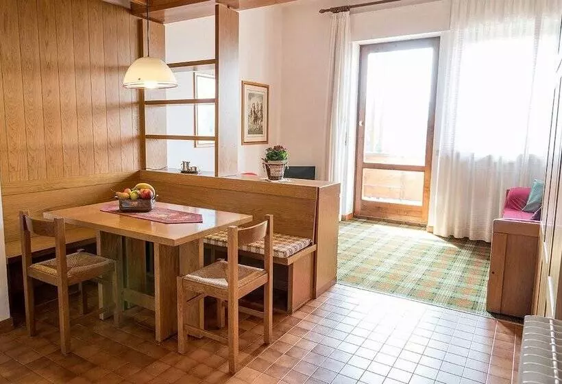 スタンダードスタジオ, Residence Des Alpes