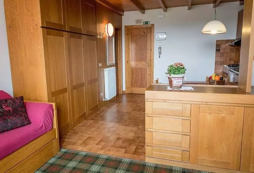 スタンダードスタジオ, Residence Des Alpes