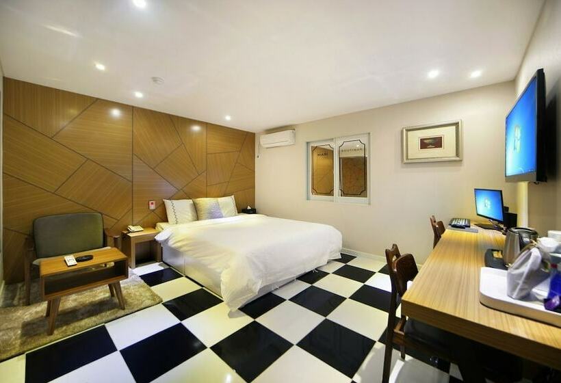 스탠다드 룸, Gurye Mari