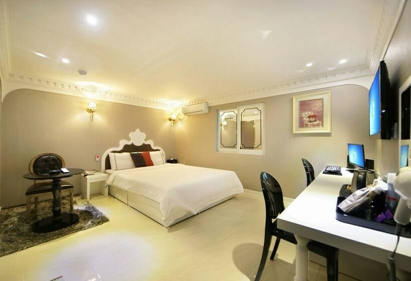 스탠다드 룸, Gurye Mari