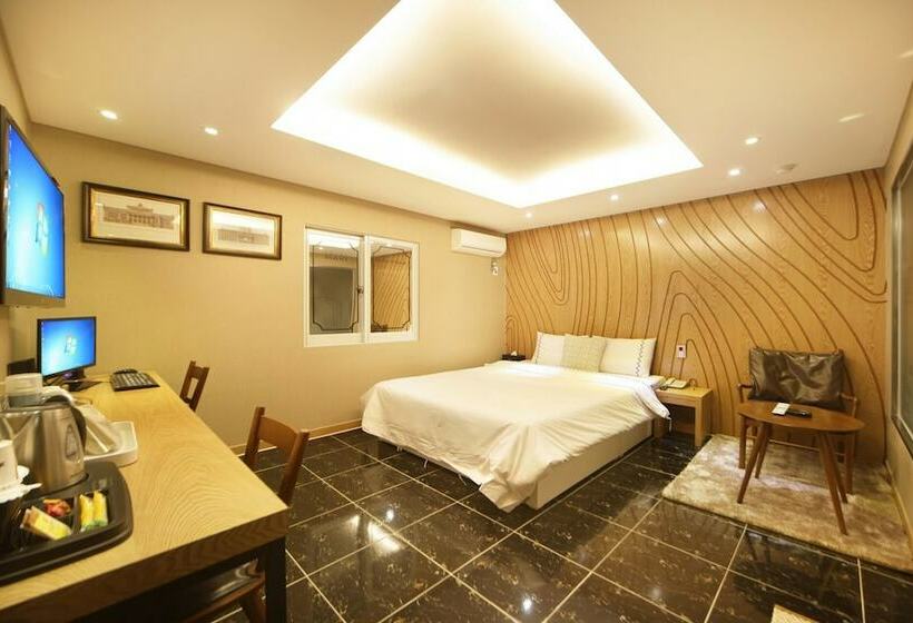 스탠다드 룸, Gurye Mari