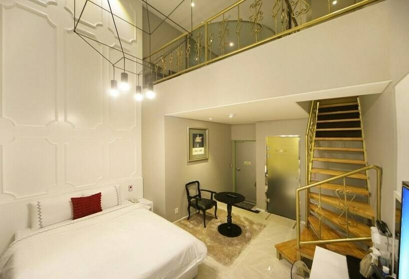 스탠다드 룸, Gurye Mari