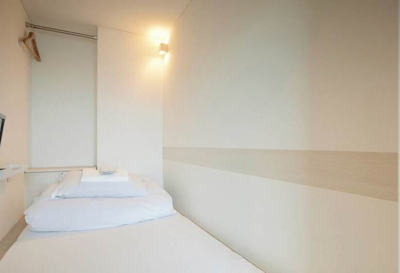 سرير فى غرفة مشتركه, Drop Inn Tottori