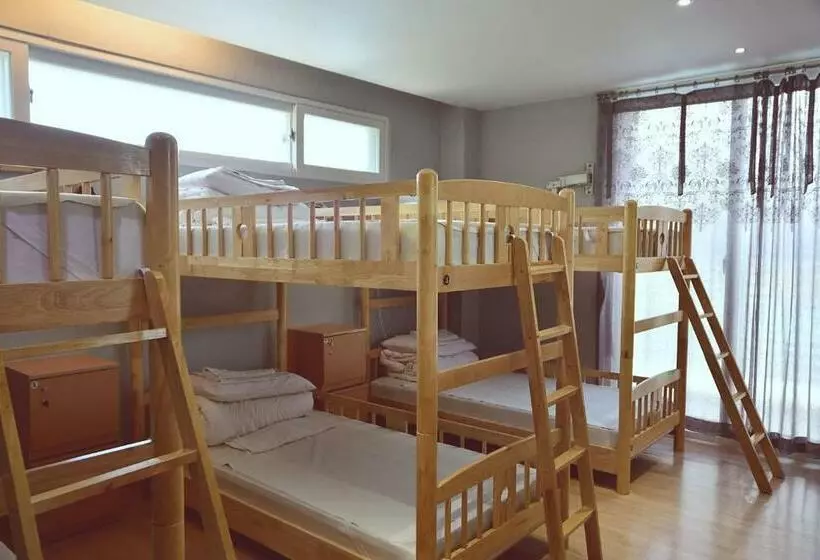 ルームシェアのワンベッド, Andong Poonggyung Hostel N Library