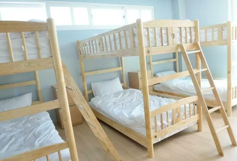 ルームシェアのワンベッド, Andong Poonggyung Hostel N Library