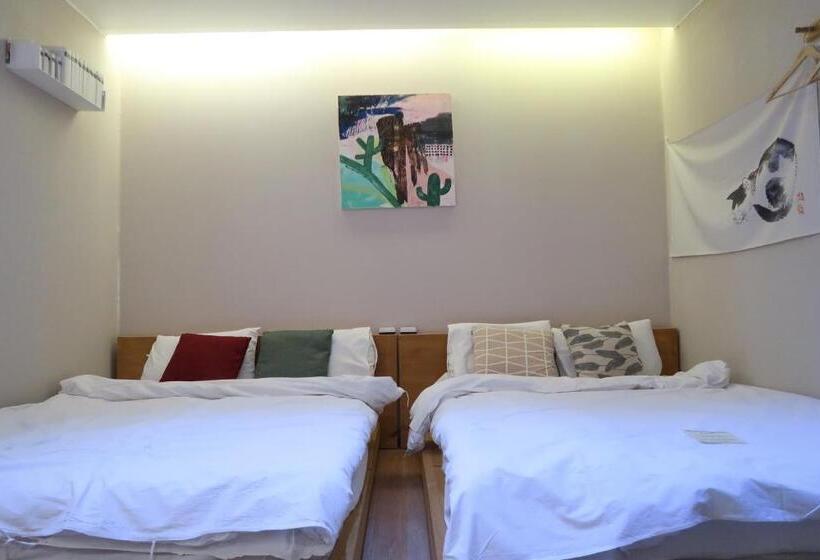 패밀리 룸, Andong Poonggyung Hostel N Library