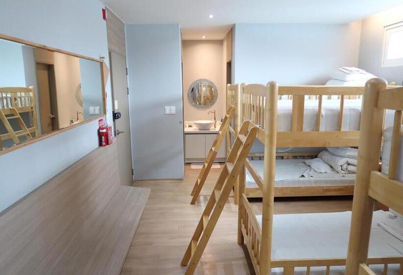 ルームシェアのワンベッド, Andong Poonggyung Hostel N Library