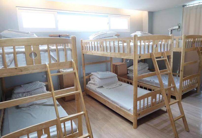 ルームシェアのワンベッド, Andong Poonggyung Hostel N Library