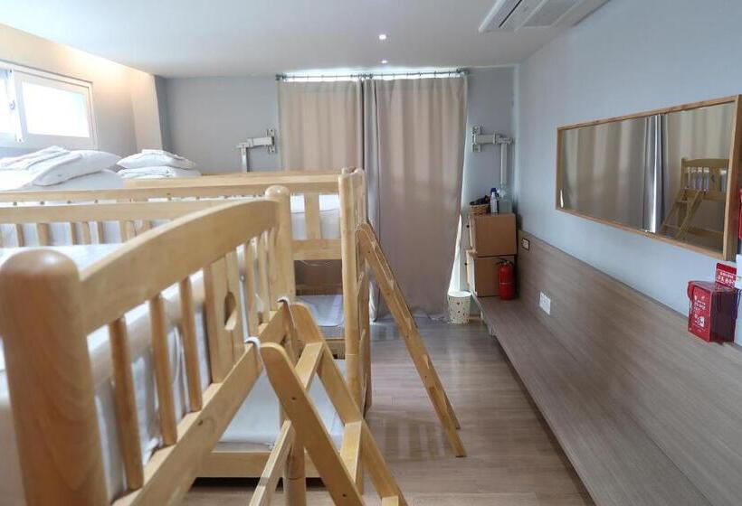 ルームシェアのワンベッド, Andong Poonggyung Hostel N Library