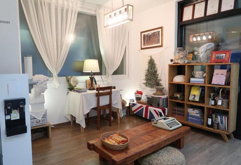 ルームシェアのワンベッド, Andong Poonggyung Hostel N Library