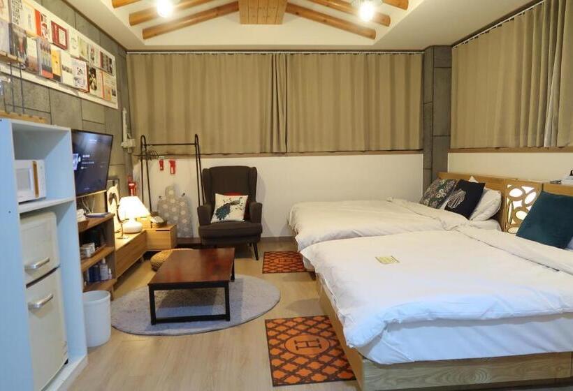 패밀리 스위트, Andong Poonggyung Hostel N Library