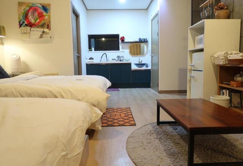 패밀리 스위트, Andong Poonggyung Hostel N Library